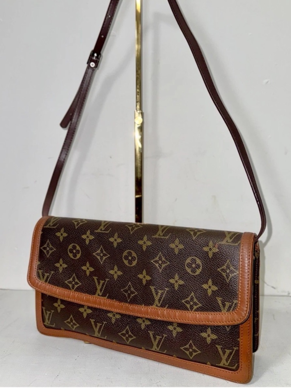 LOUIS VUITTON Monogram Dame Crossbody - Picture 6 of 13